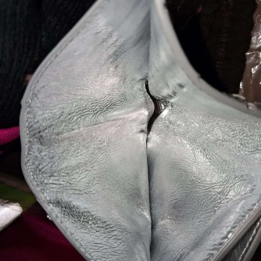 Bottega Veneta Small Intrecciato Bi-Fold Wallet in Metallic Silver Lamb Leather - Picture 9 of 9